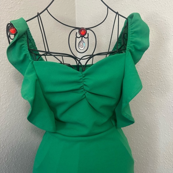 Green Ruched Off-Shoulder Sundress - Picture 5 of 6